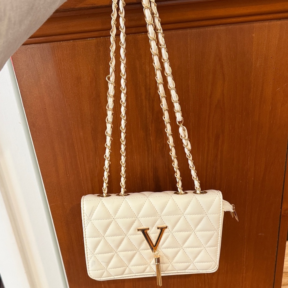 Elegant Cream Quilted Shoulder Bag